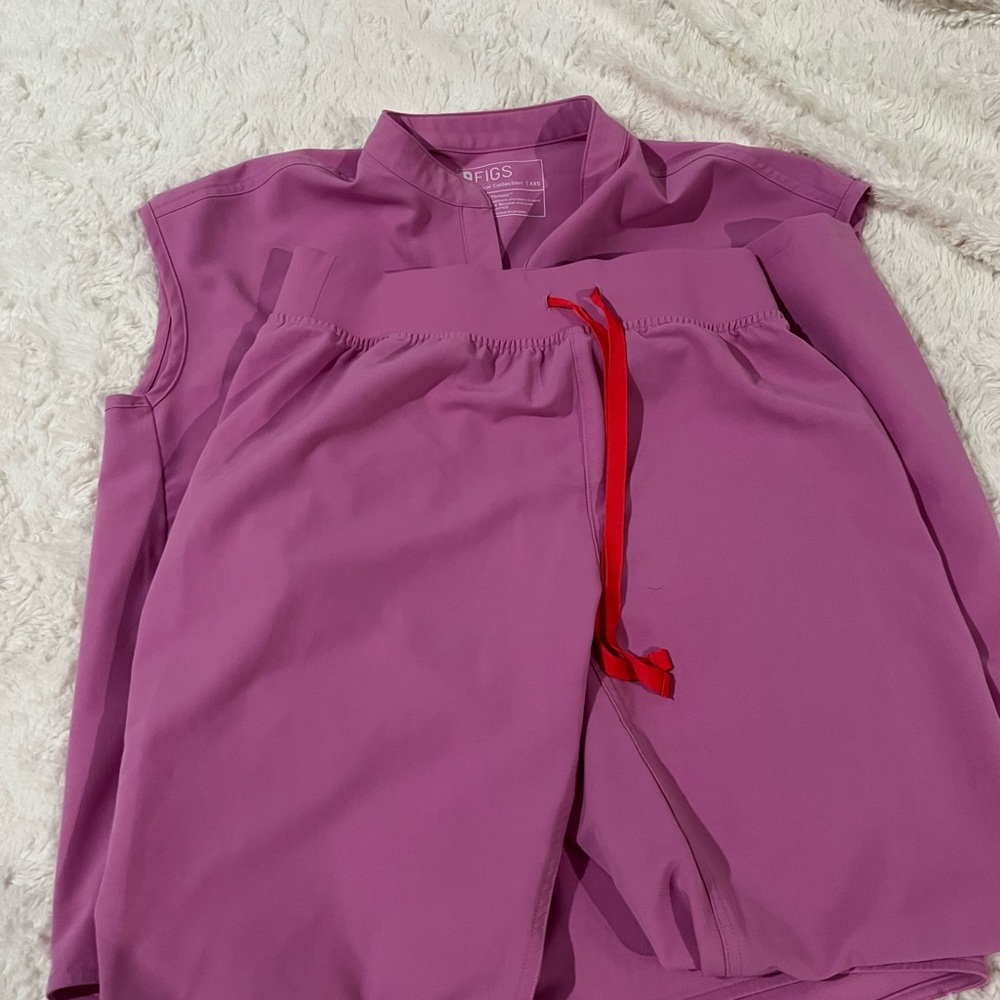 FIGS Pink Cloud XS Scrubs Set
